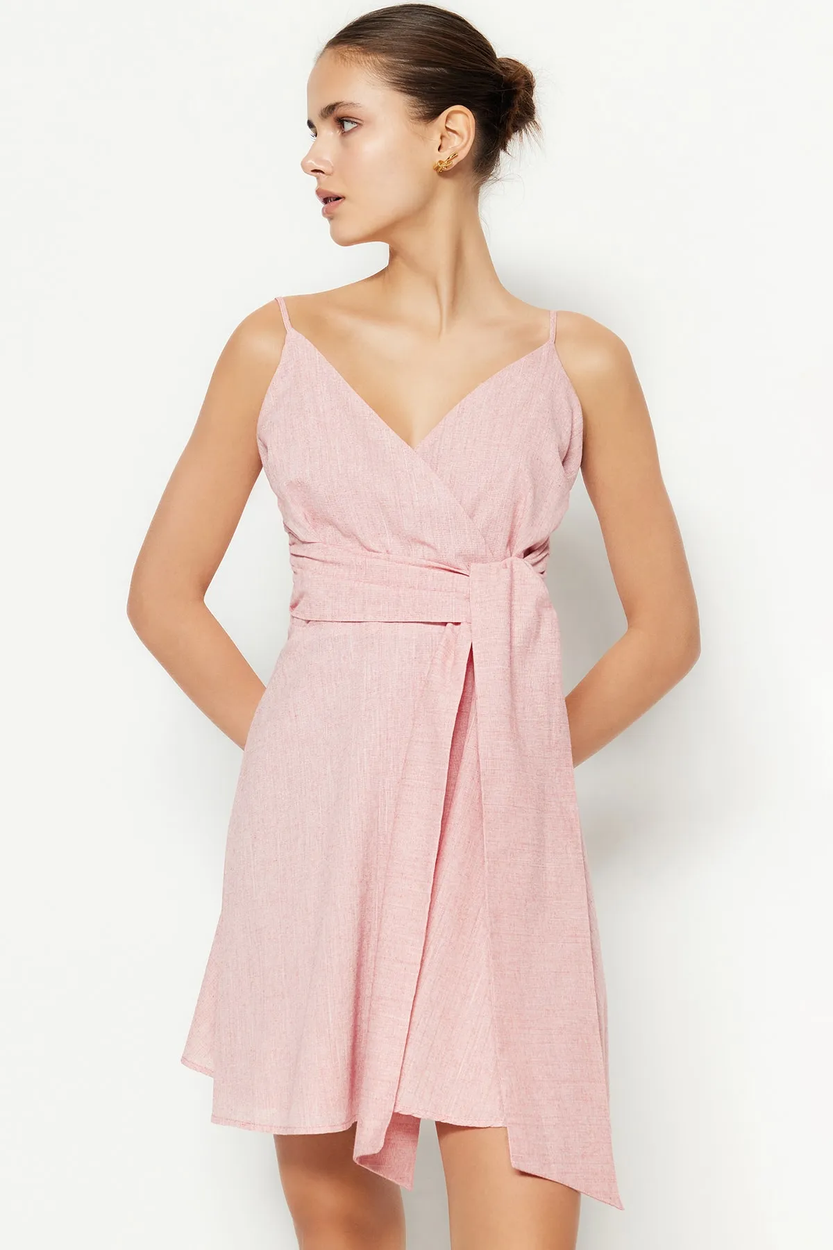 Trendyol Collection  Orangefarbenes A-Linien-Minikleid mit zweireihigem Kragen und gewebtem Leinen-Look und Gürtel TWOSS19XN0008