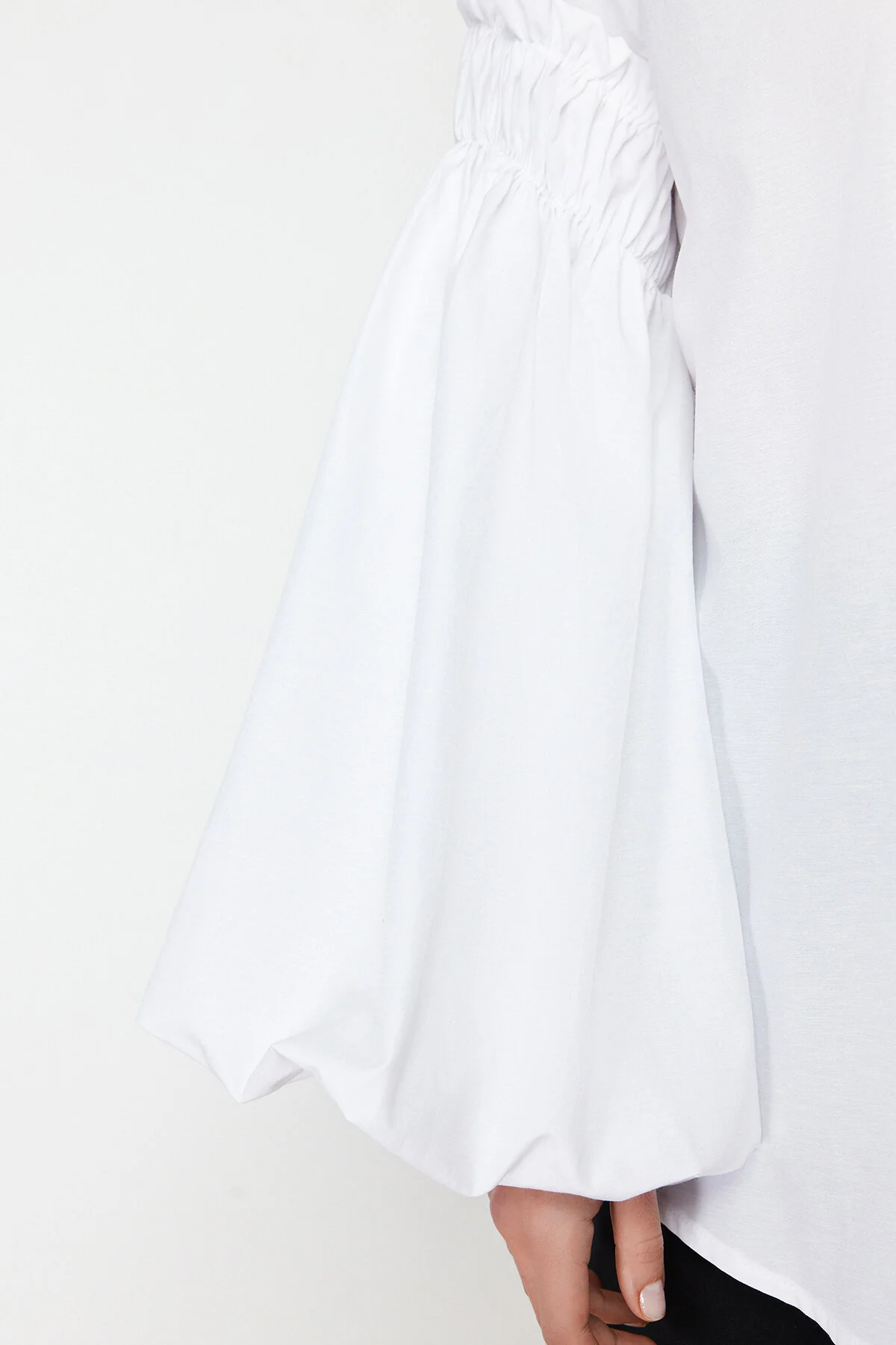 Trendyol Modest  Weißes gewebtes Baumwollhemd mit Ballonärmeln TCTSS24TG00048