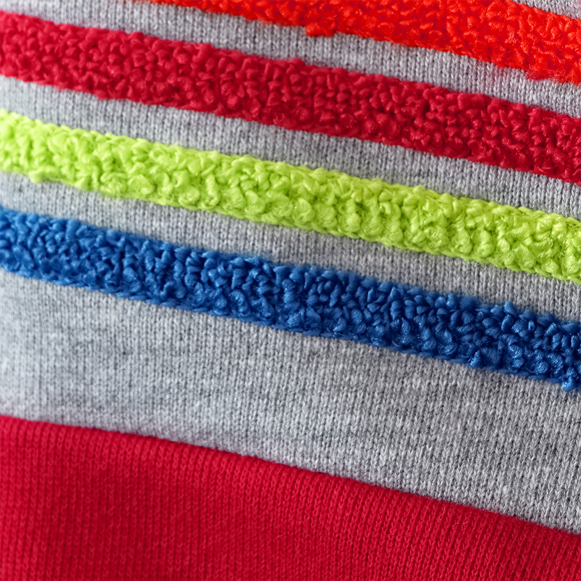 Kinder Hoodie mit bunter Frottee-Applikation