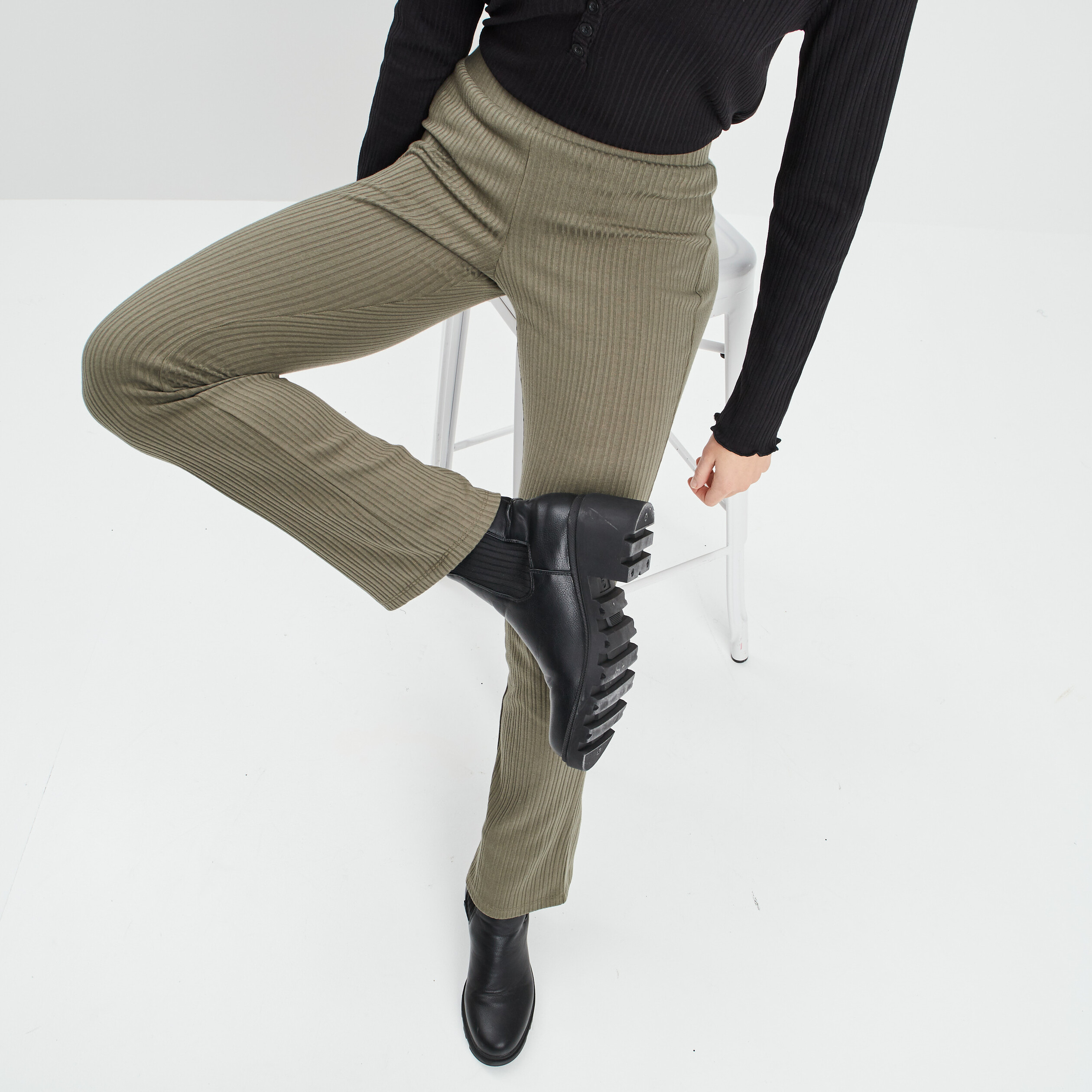 Pantalon flare côtelé vert kaki femme | La Halle