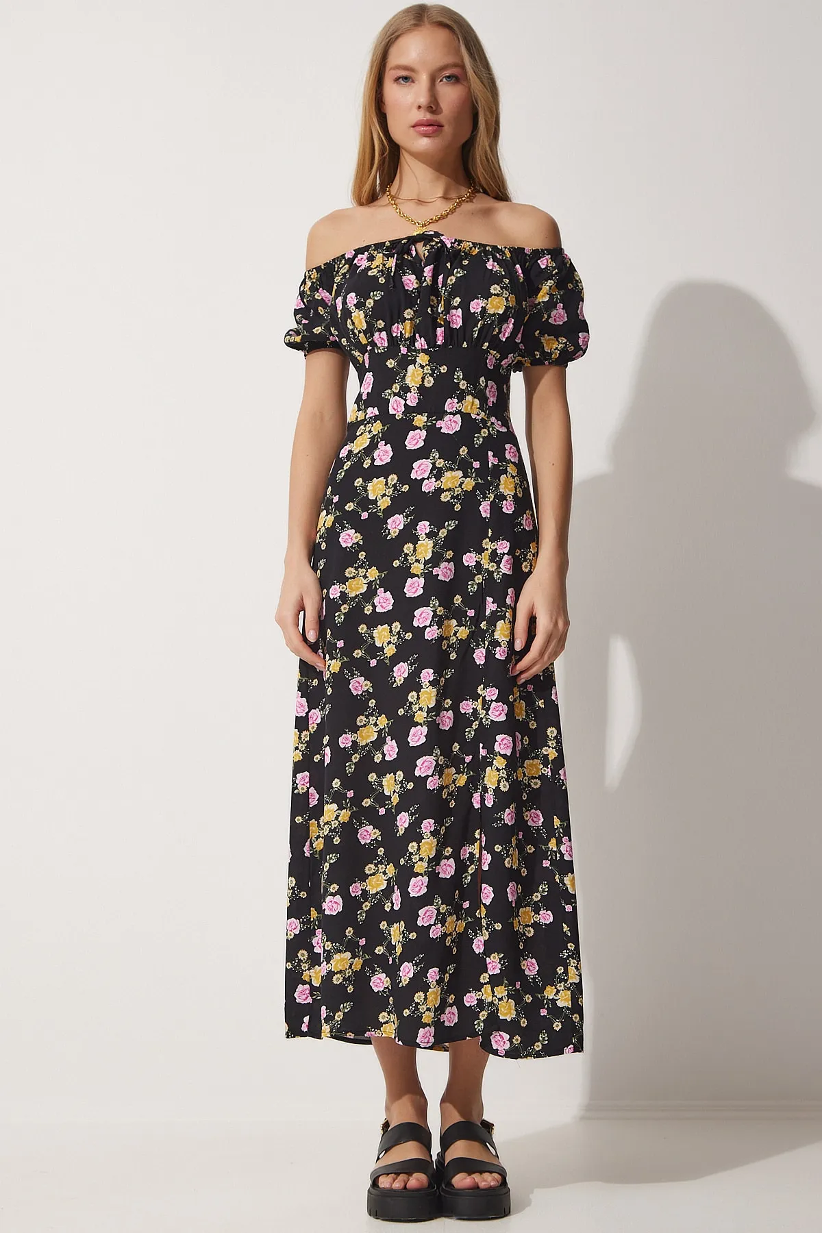 Happiness İstanbul  Langes Viskose-Sommerkleid für Damen in Schwarz mit Blumenmuster und gerafftem Kragen DK00143