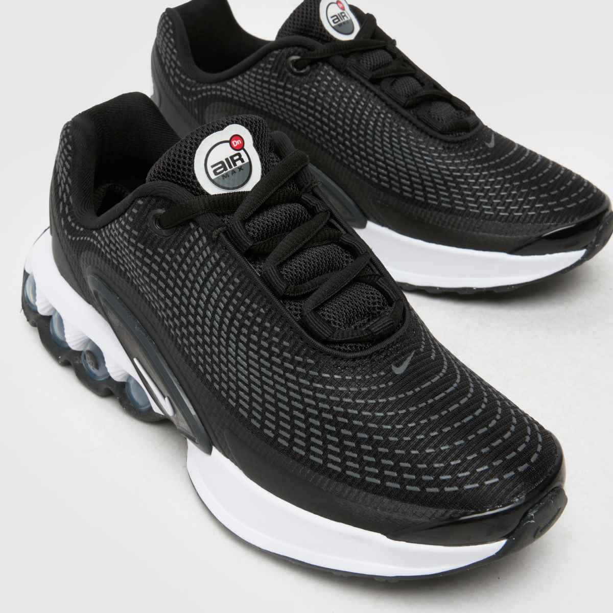 Črno-beli športni copati Nike Air Max dn Youth