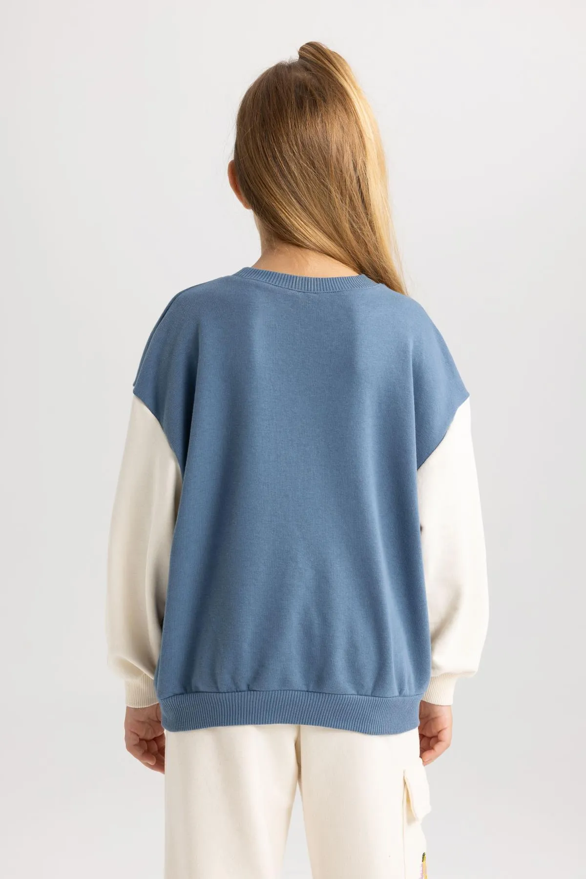 DeFacto  Dickes Sweatshirt mit Rundhalsausschnitt und Aufdruck für Mädchen A7901a823au