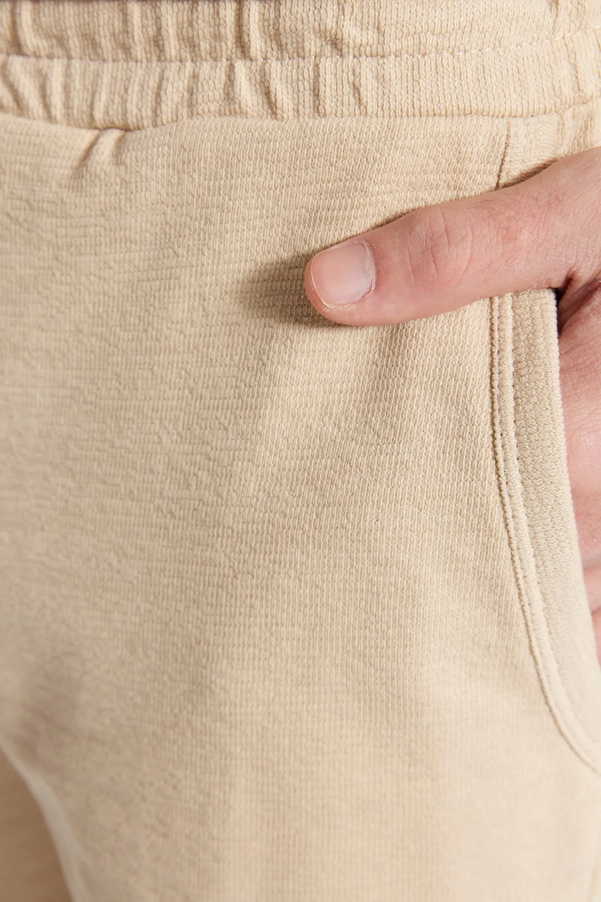Trendyol Collection  Limitierte Auflage, beige, reguläre Shorts aus 100 % Baumwolle mit Struktur, TMNSS23SR00035