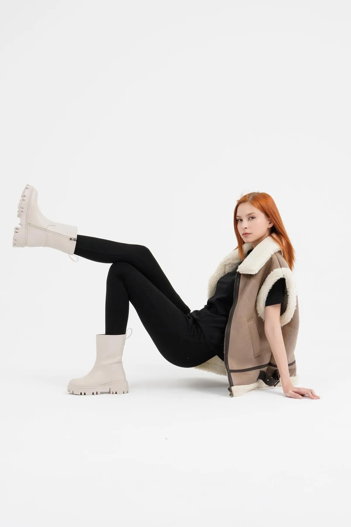 CZ London  Damenstiefel ohne Schnürsenkel, flaches, langes Modell mit gezahnter Sohle