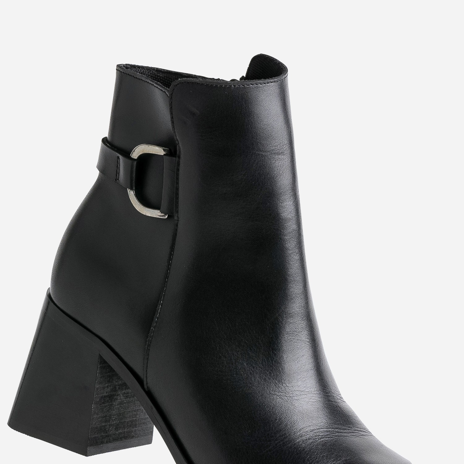 Boots noir en cuir éco-conçu avec anneau en D