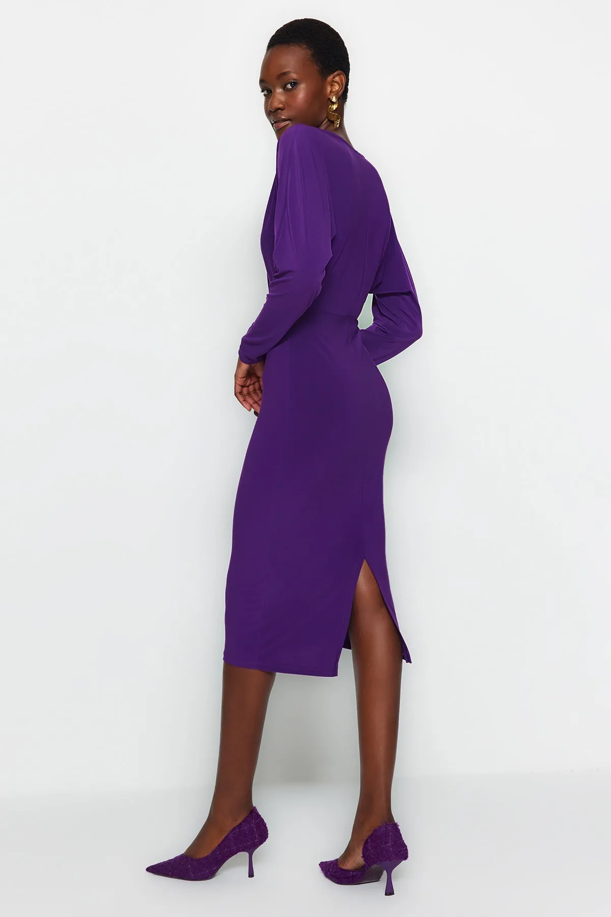 Trendyol Collection  Lilafarbenes, eng anliegendes, flexibles Midi-Strickkleid mit Fledermausärmeln TWOAW24EL00198