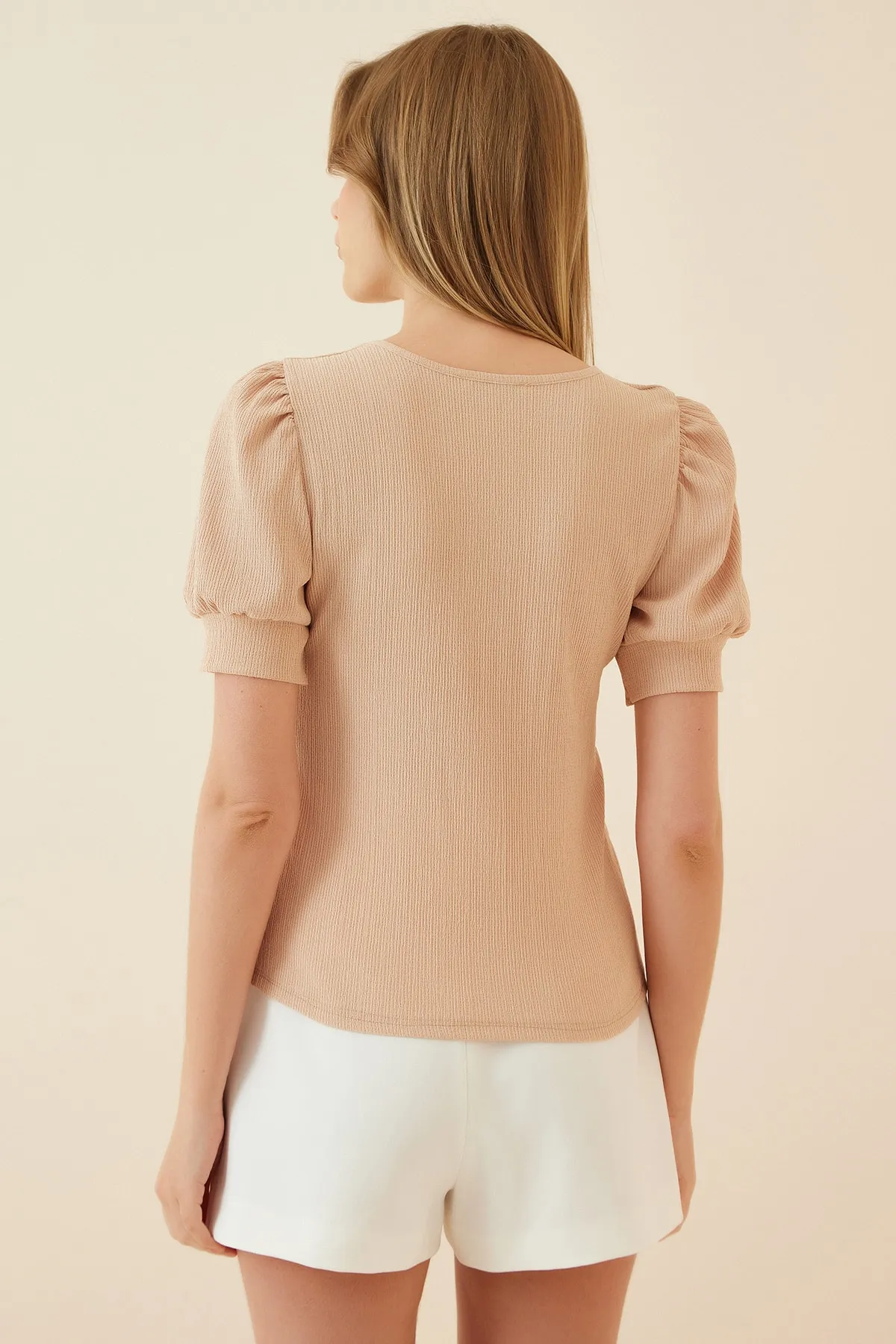 Happiness İstanbul  Cremefarbene Damen-Strickbluse mit quadratischem Kragen und Ballonärmeln DD01051