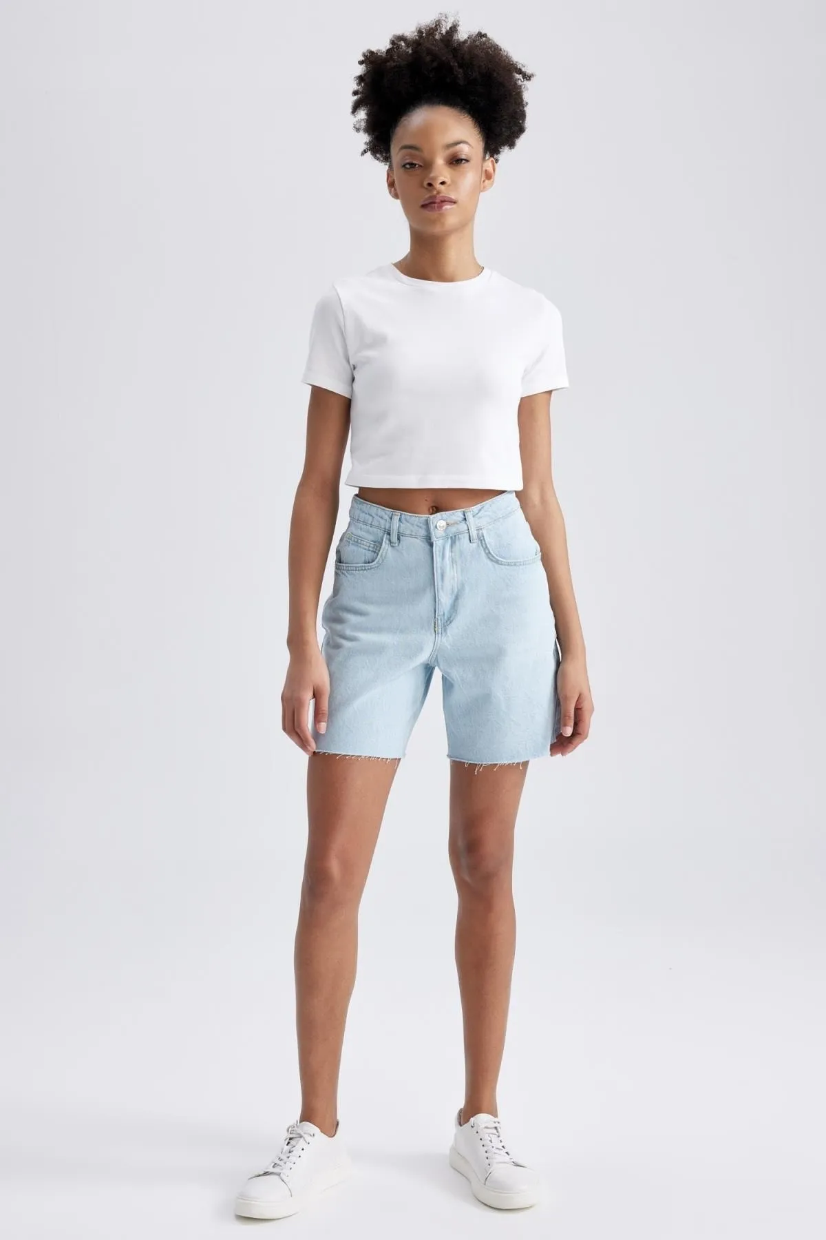 DeFacto  Jeans mit normaler Taille und abgeschnittenem Beinende, 100 % Baumwolle, Bermuda A2684ax23sm