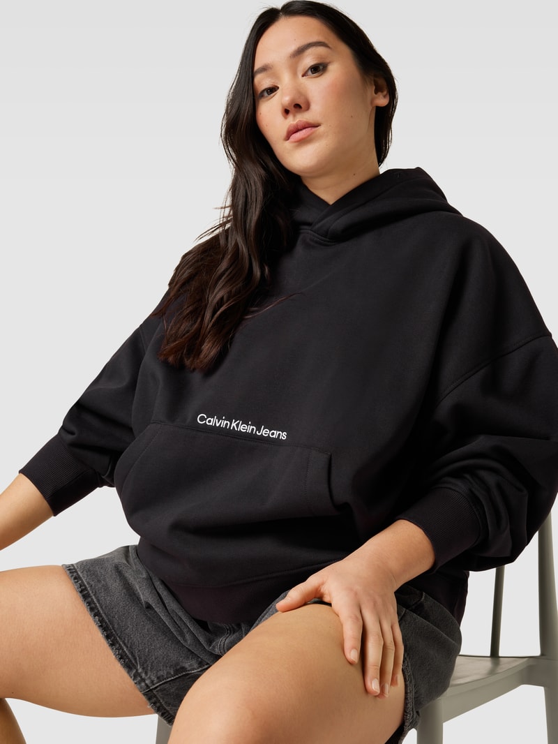 PLUS SIZE Hoodie mit Känguru-Tasche in schwarz