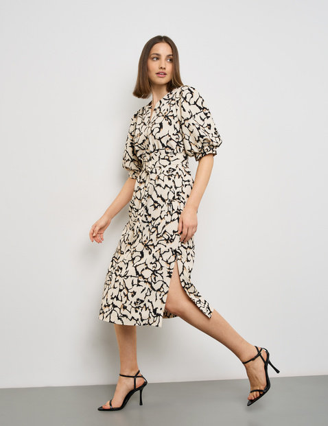Kleid mit Puffärmeln
