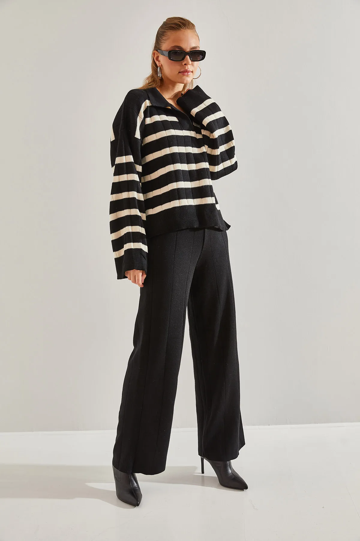 Bianco Lucci  Set aus gestreiftem Strickoberteil und -unterteil für Damen