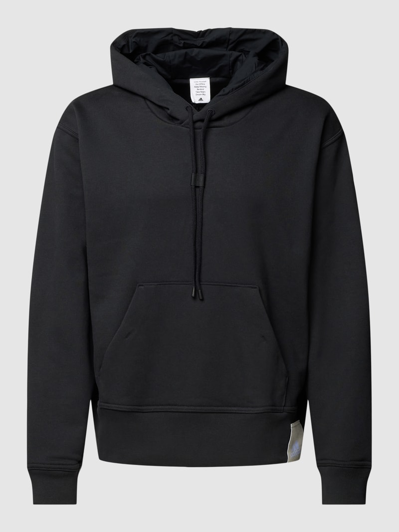Hoodie mit Label-Patch in schwarz