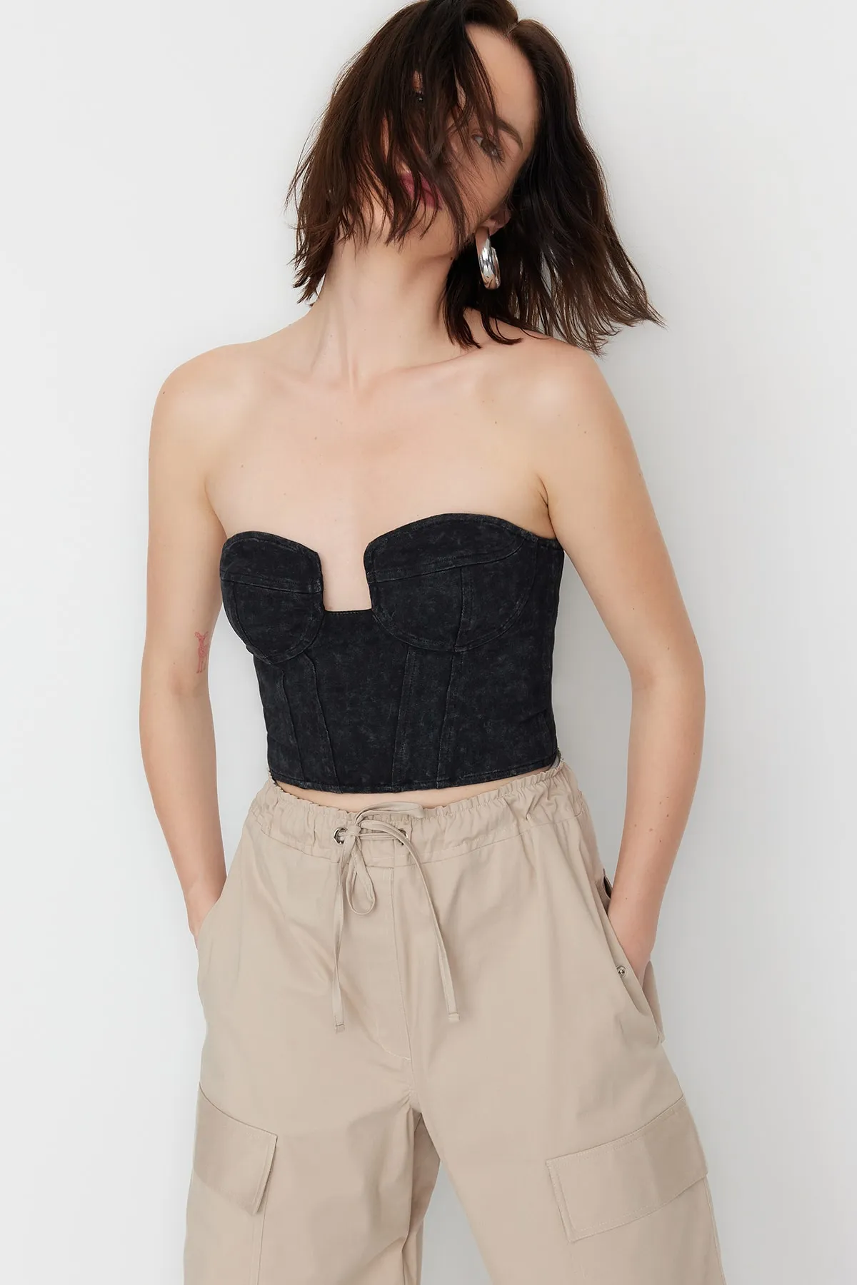 Trendyol Collection  X Sagaza Studio Anthracite Acid Wash Detailliertes Bügel-Bustier TCLSS23BS00006