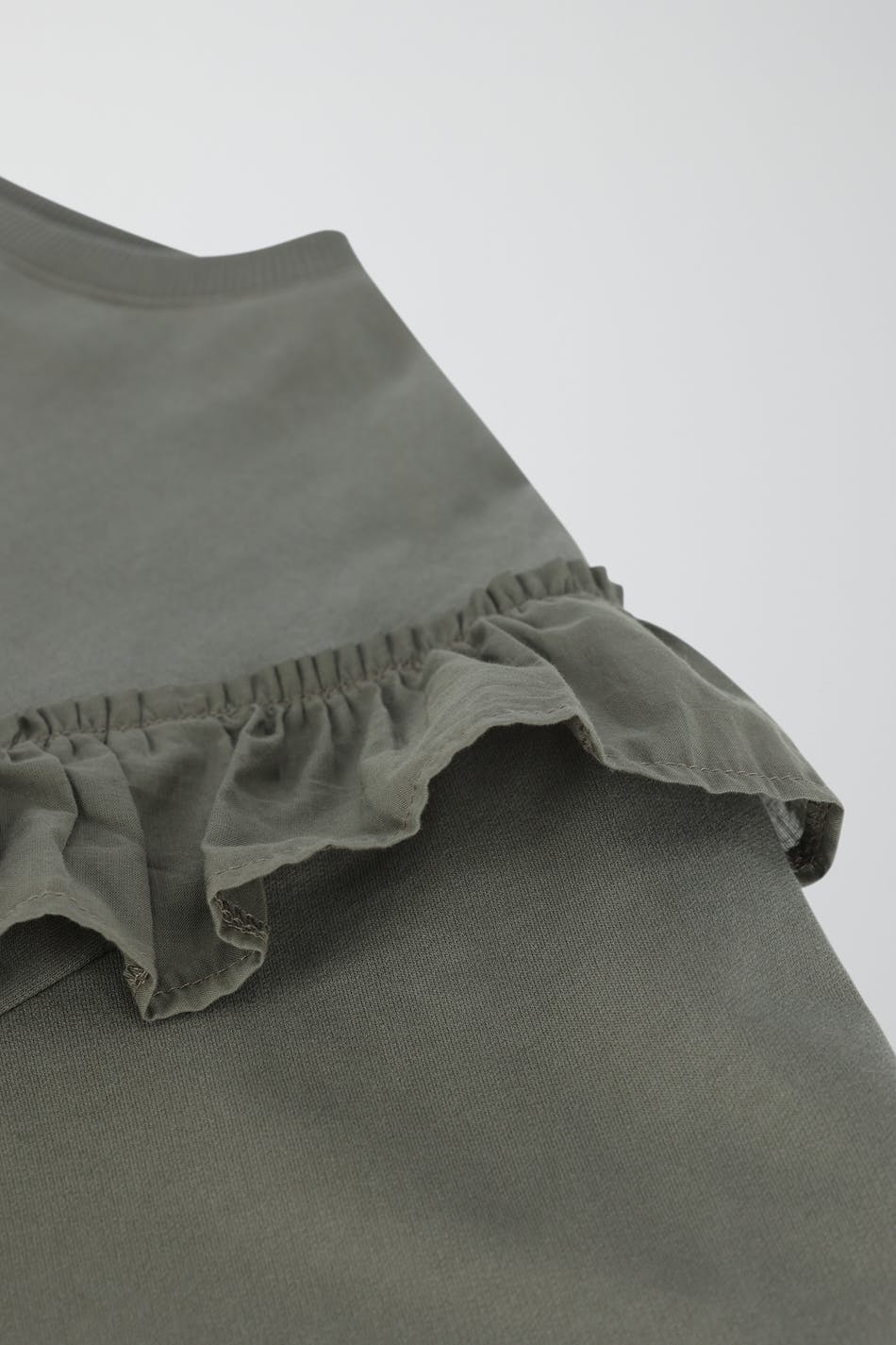 Y frill sweater