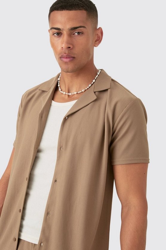 Kurzärmliges geripptes Hemd & Shorts