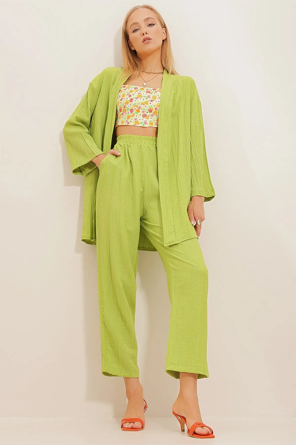 Trend Alaçatı Stili  Grünes Set aus Jacke mit Schalkragen und Palazzo-Hose für Damen ALC-X10146