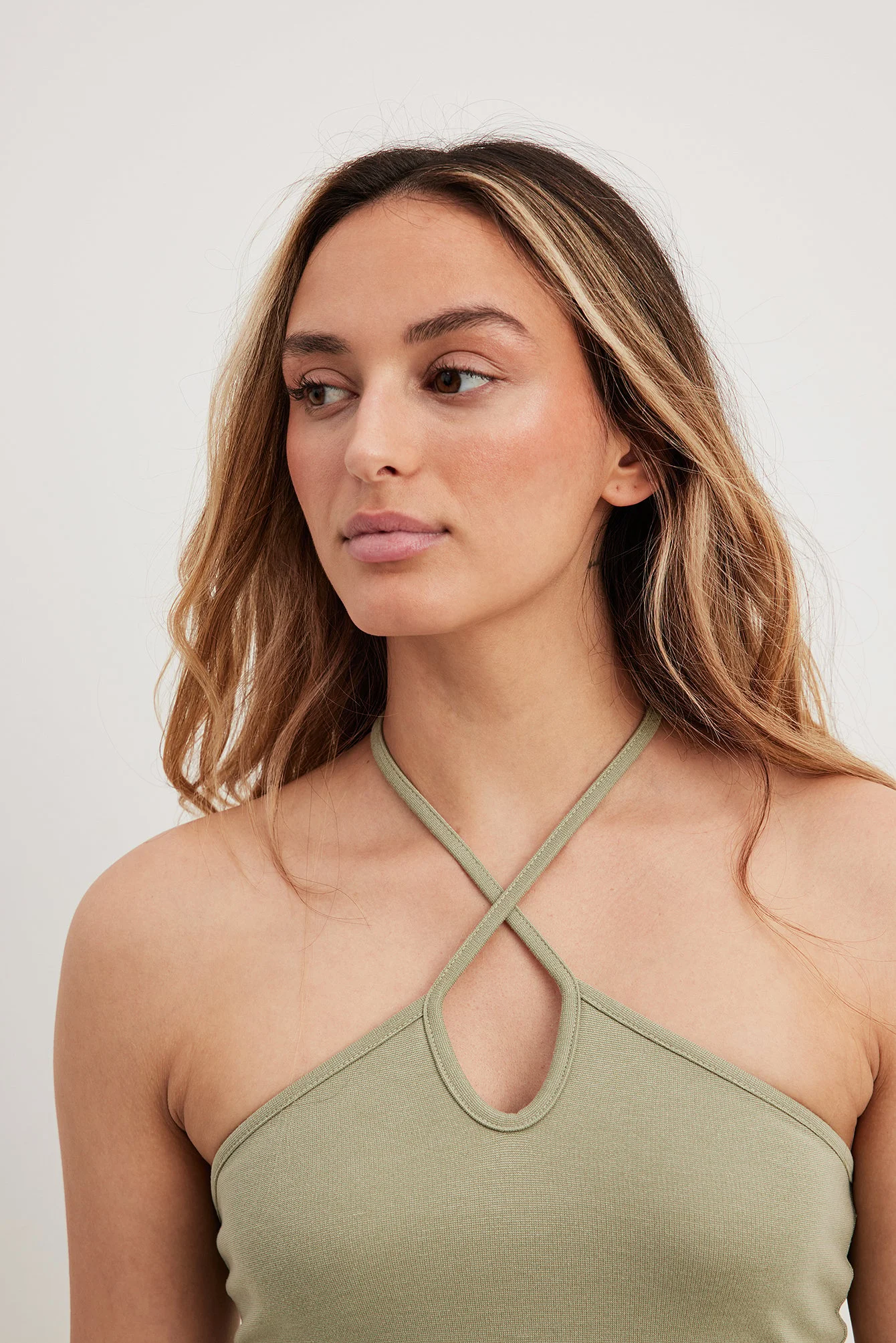 Eng anliegendes Neckholder-Oberteil