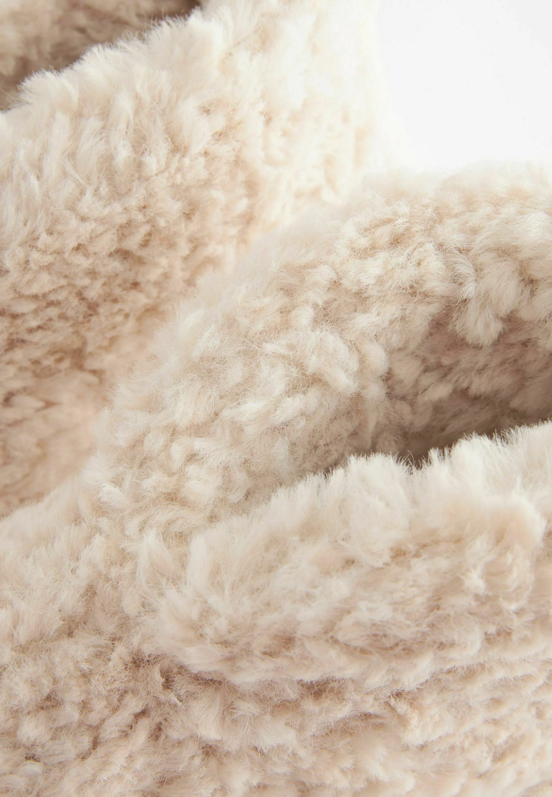 Siguiente REGULAR FIT - Pantuflas