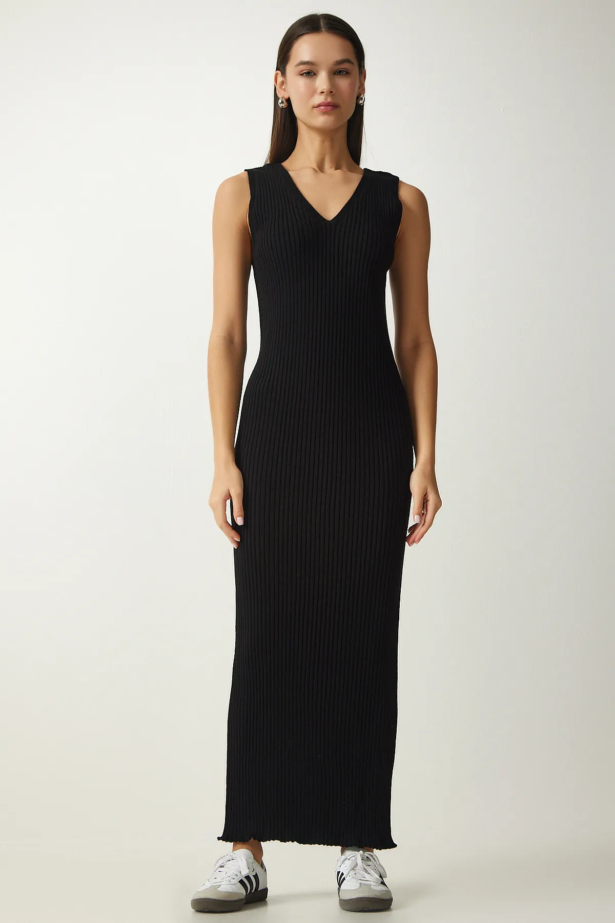 Happiness İstanbul  Schwarzer gestreifter Pulloverkleid-Strickanzug für Damen KG00008