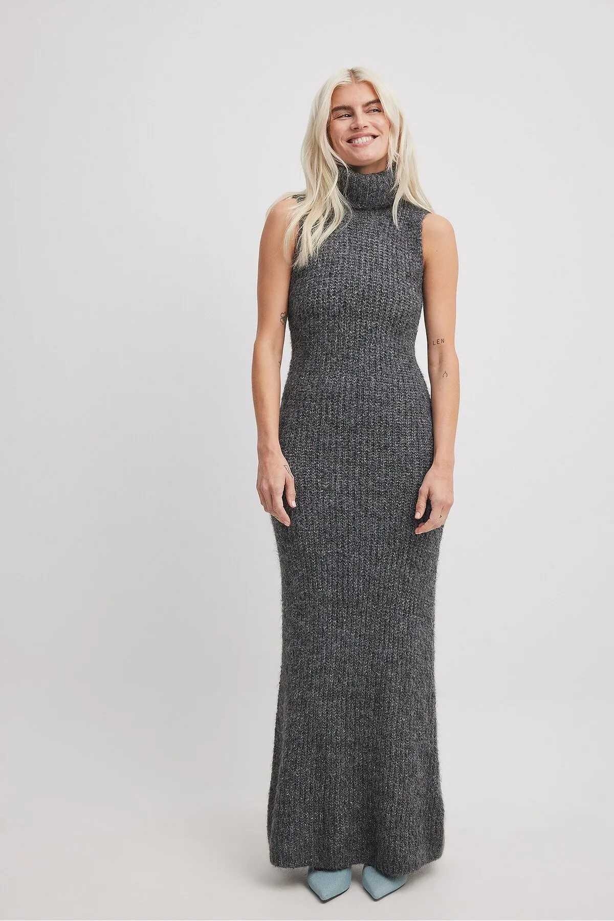 NA-KD  Gestricktes Maxikleid mit Rollkragen