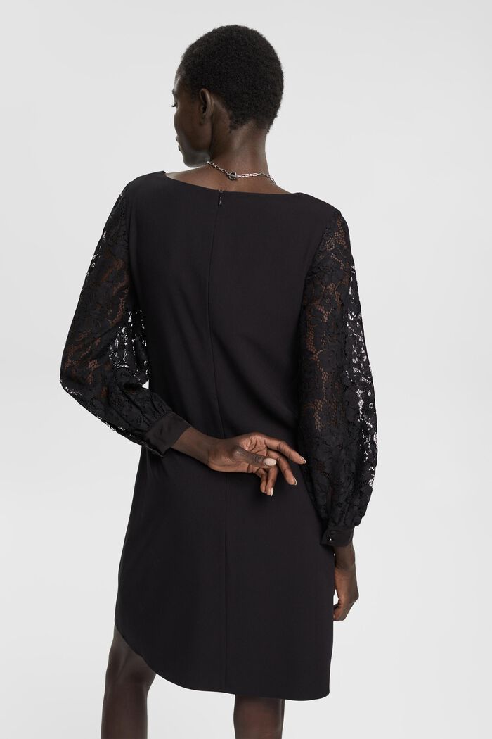 Minikleid mit Spitzenärmeln