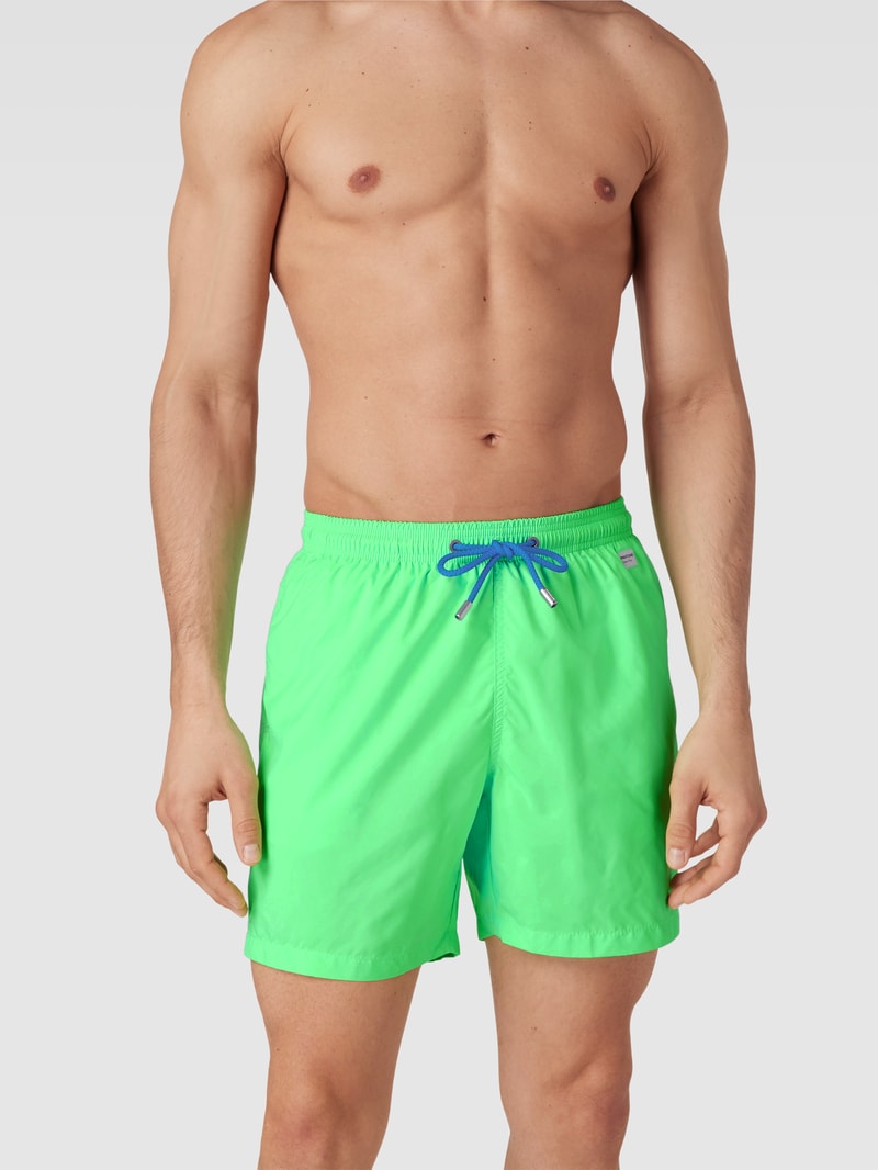 Badehose mit Label-Patch in neon grün