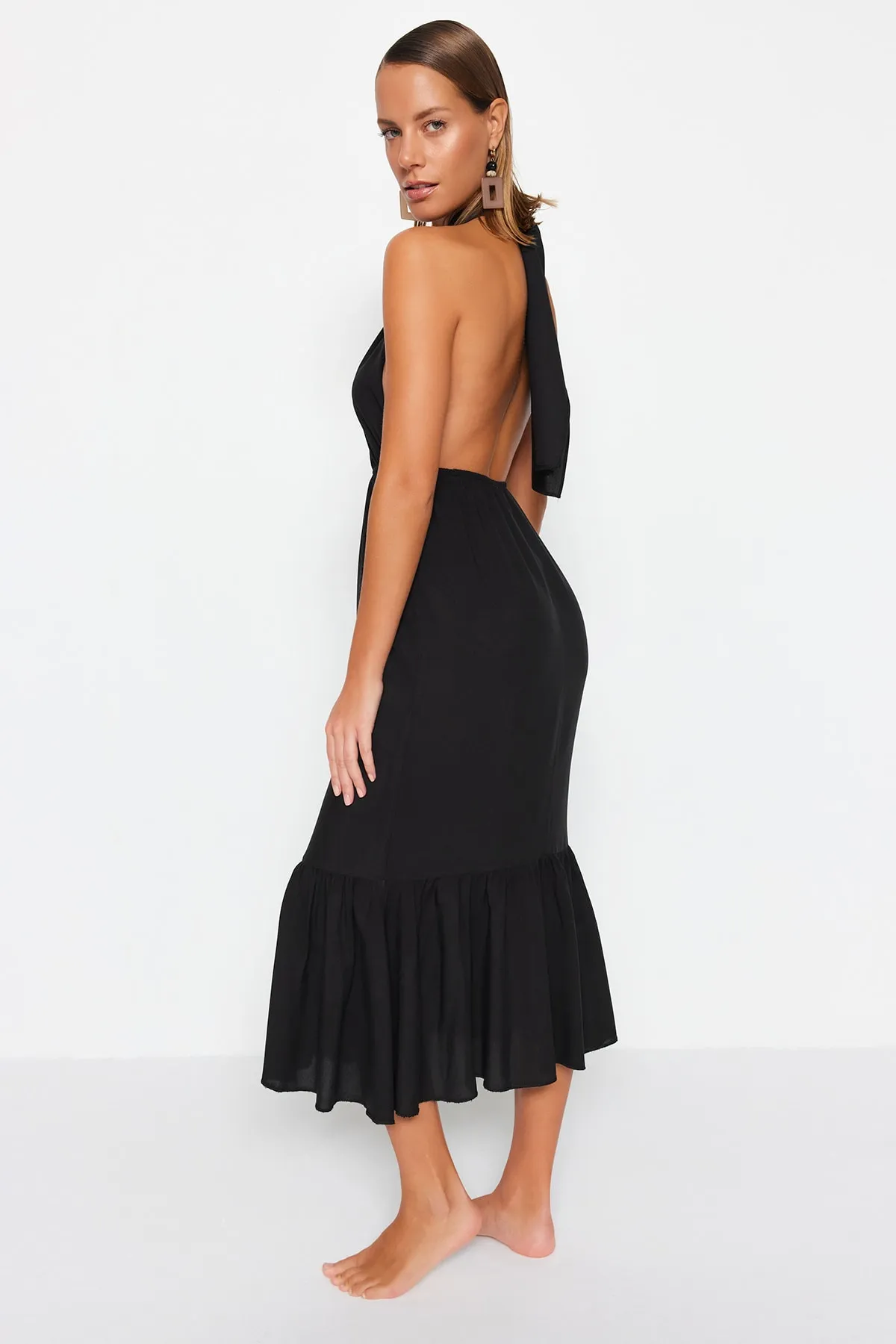 Trendyol Collection  Schwarzes Midi-Strandkleid aus gewebtem Kreuzband TBESS23EL00087