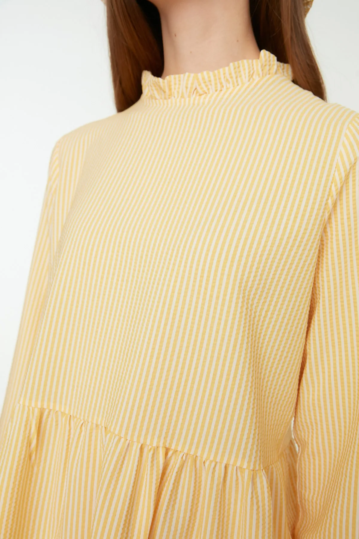 Trendyol Modest  Gelbe Tunika mit Stehkragen und Raffung TCTSS22GO0108