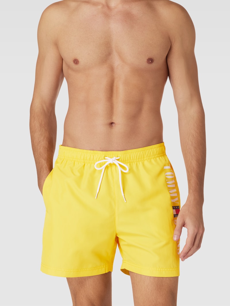 Badehose mit Label-Print in gelb