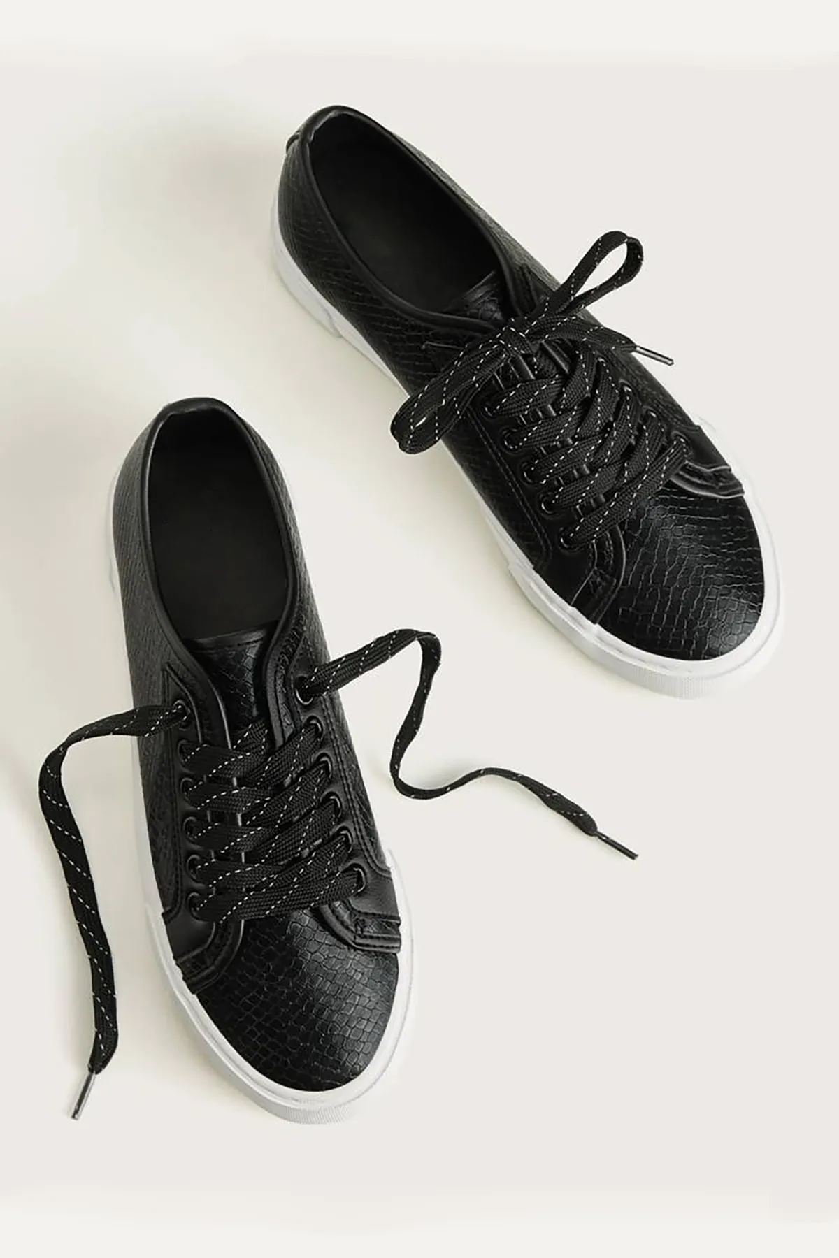 LETOON  2135 – Schwarze Freizeit-Sportschuhe für Damen