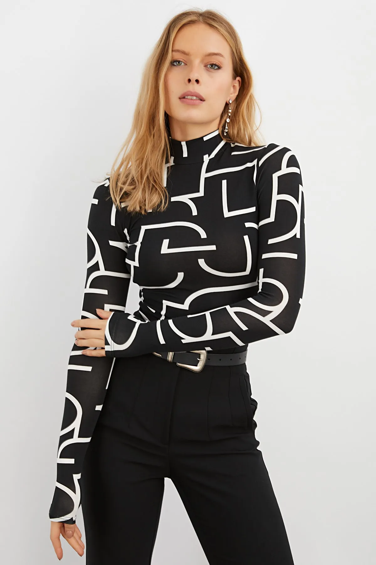 Cool & Sexy  Schwarze Damenbluse mit halbem Fischermuster LPP1133