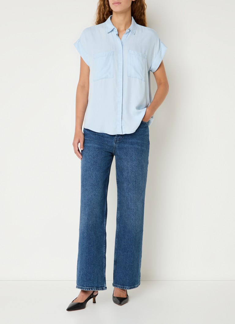Blusa Rails Cito em lyocell com bolsos no peito.