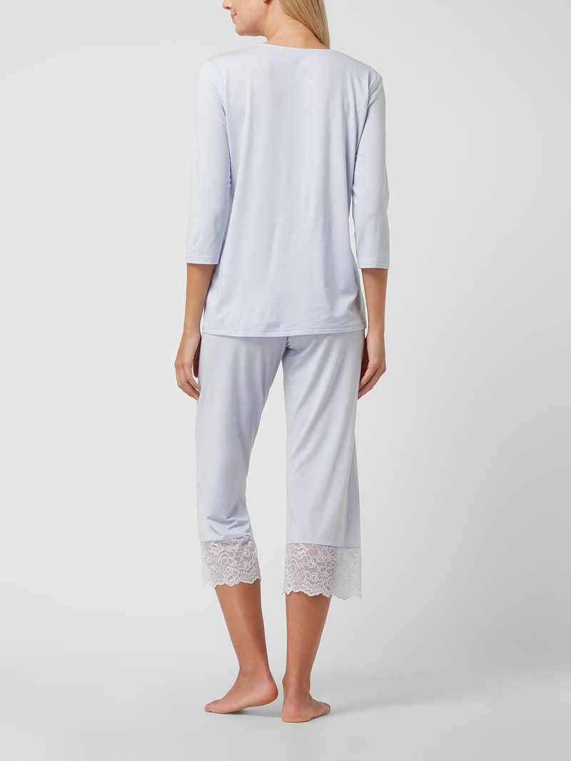 Pyjama mit floraler Spitze in hellblau
