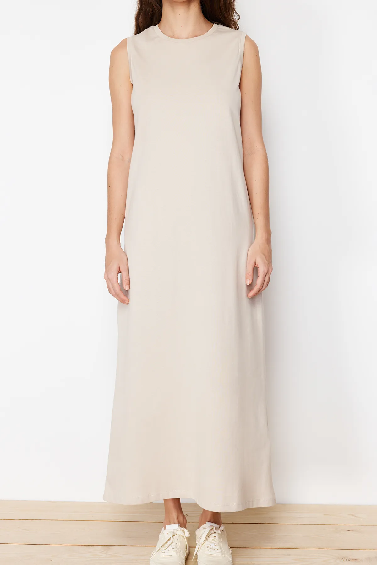 Trendyol Modest  Kamelfarbenes, ärmelloses Unterwäschekleid mit Strickfutter TCTSS23EB00362