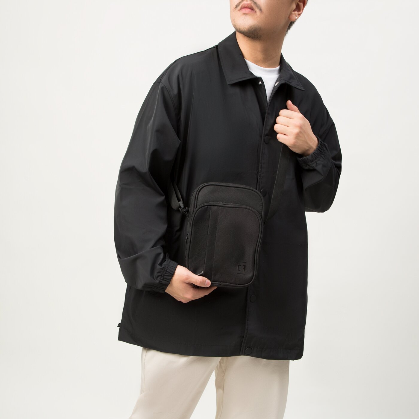 CONFRONT TASCHE ESSENTIAL BLACK Schwarz