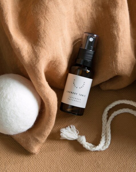 Simple Goods Laundry Tonic Lavender, Patchouli Reinigungsspray