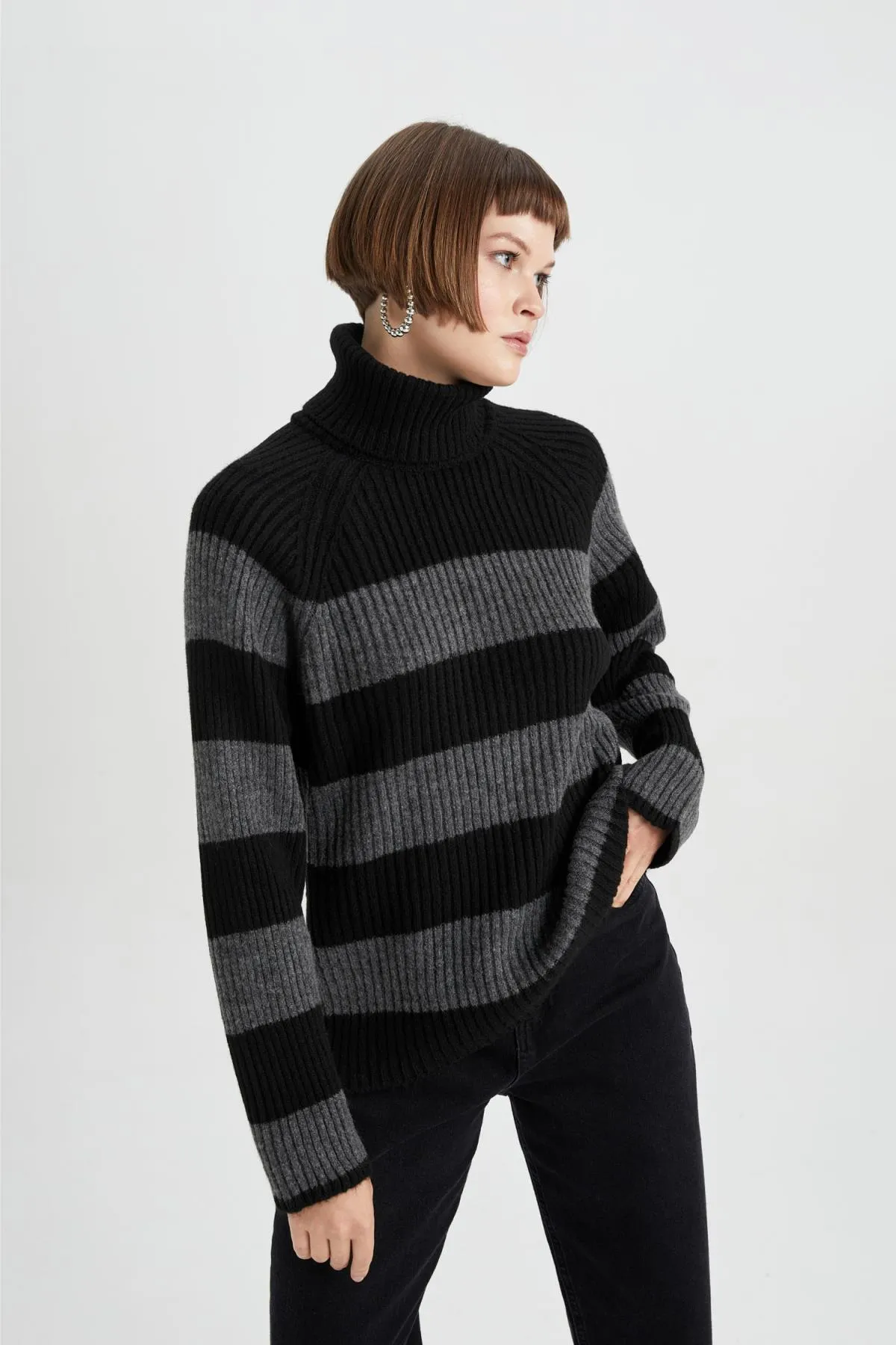 DeFacto  Gerippter Rollkragenpullover mit Oversize-Passform