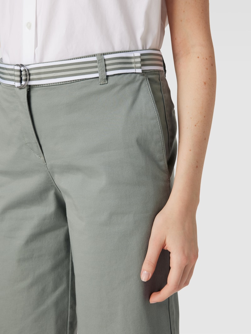 Chino-Shorts mit Leistentasche in hellgrün