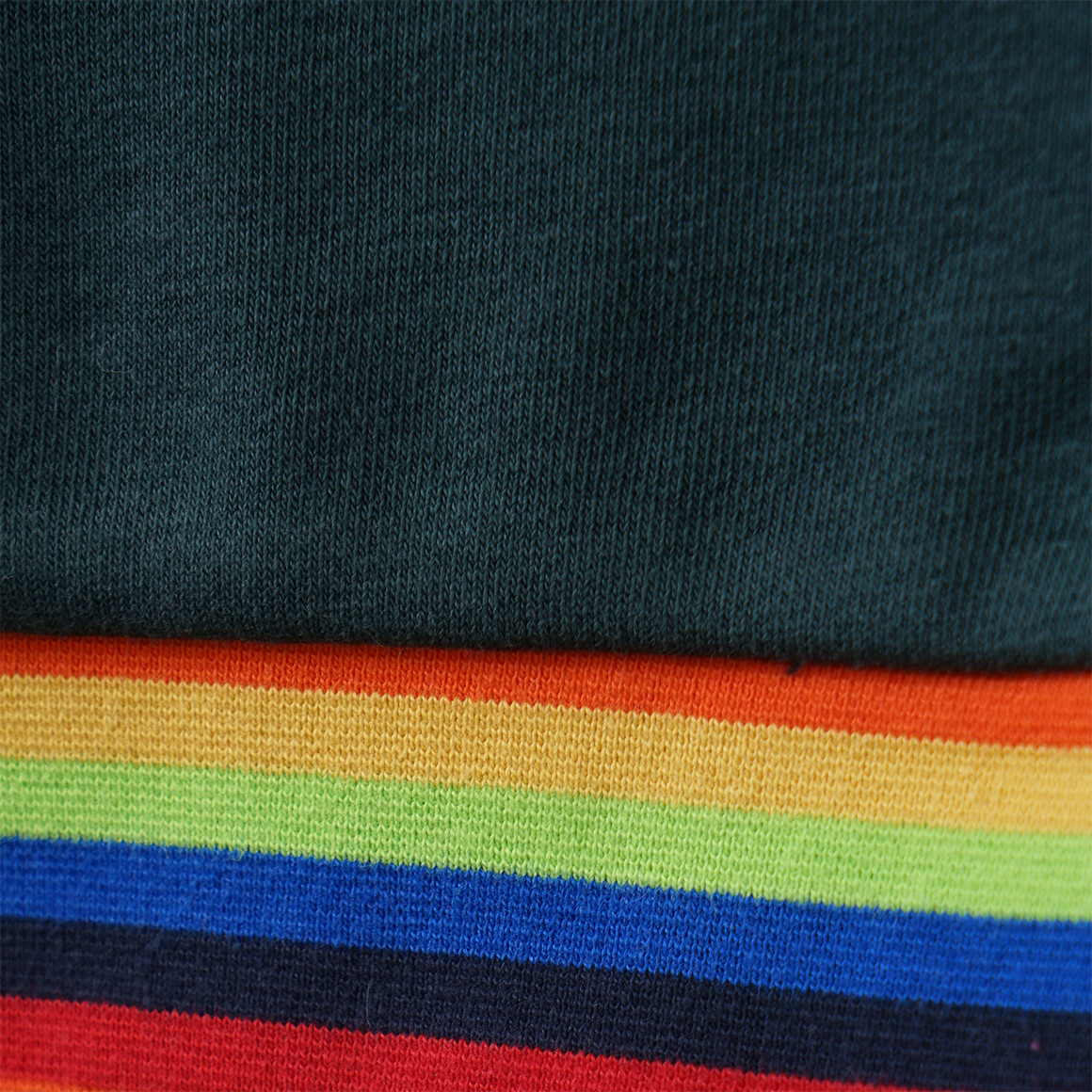 Baby Sweatshirt mit bunten Akzenten