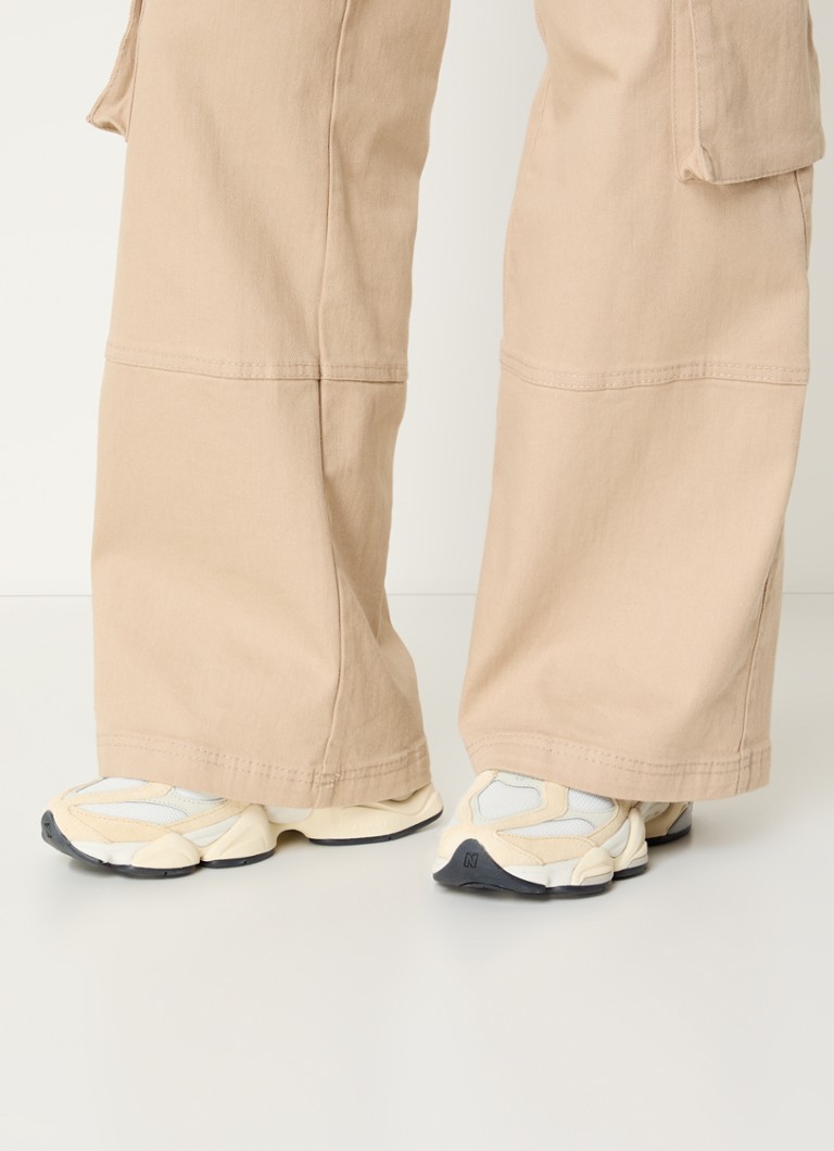 New Balance 9060 kedas ar zamšādas detaļām