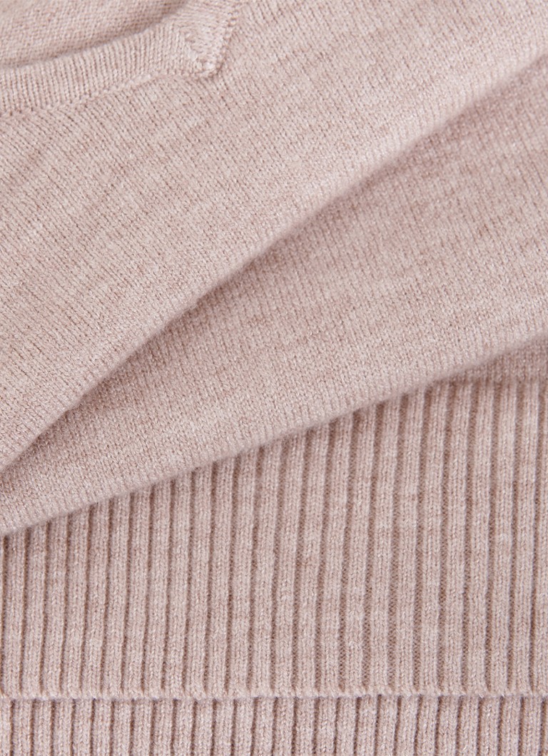 Pulover Phase Eight Senita cu guler în V, tricotat fin