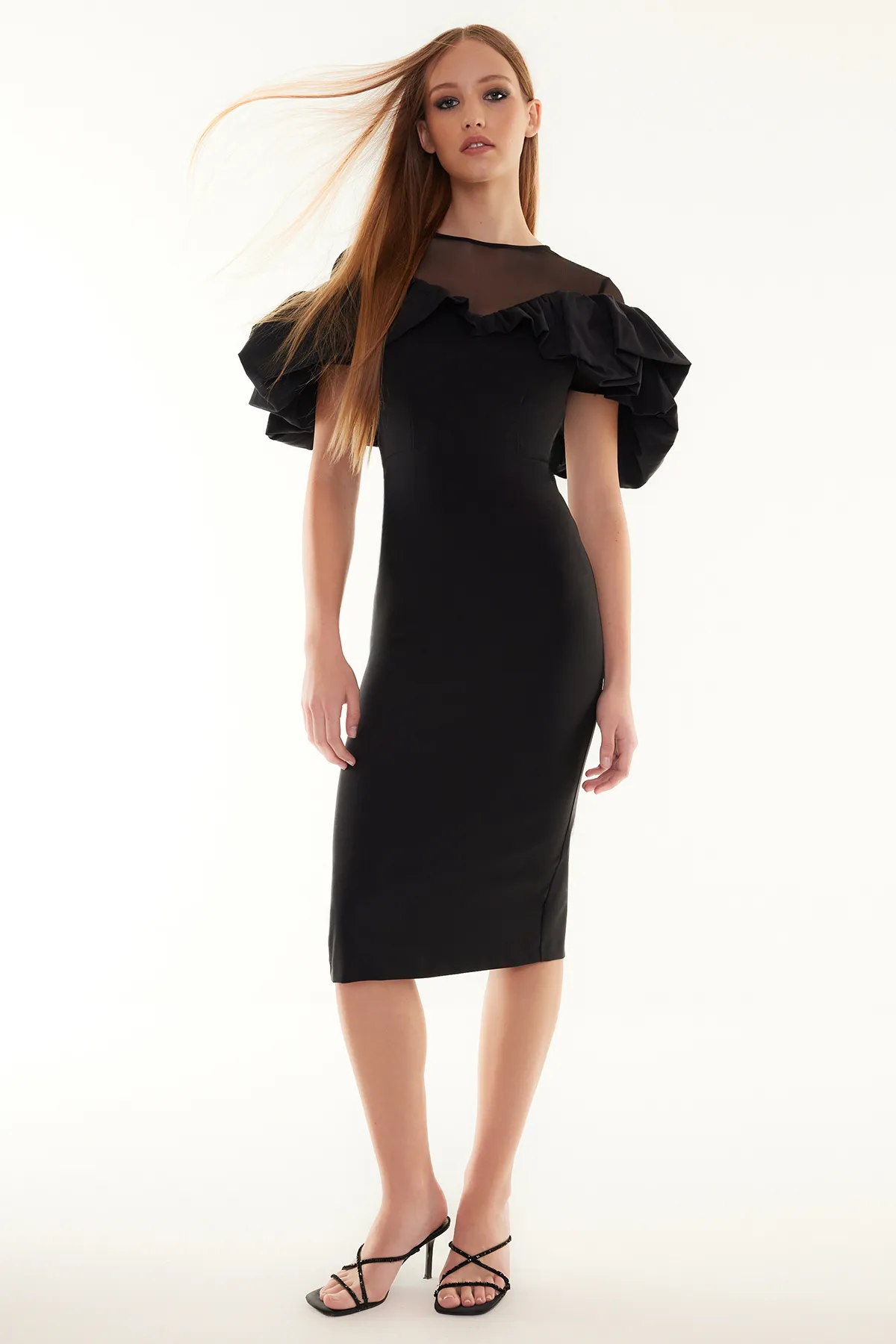 Trendyol Collection  Schwarzes, körperbetontes, gewebtes Kragen-detailliertes, elegantes Abendkleid TPRSS24EL00110