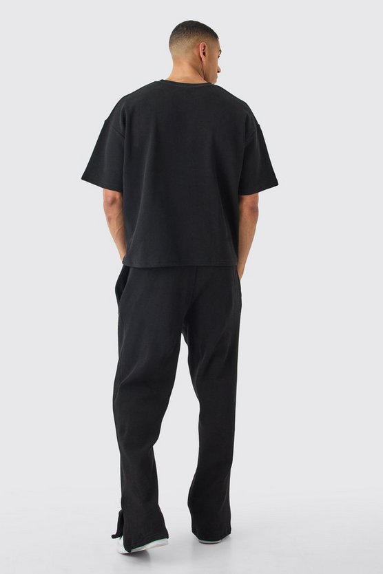 Kastiges Oversize T-Shirt und Hose mit Stickerei