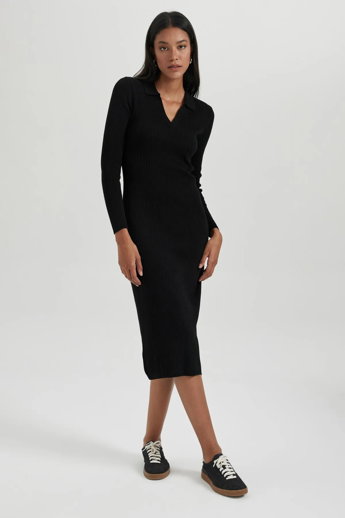 DeFacto  Tailliertes, geripptes Langarmkleid mit Polokragen B2400ax23wn