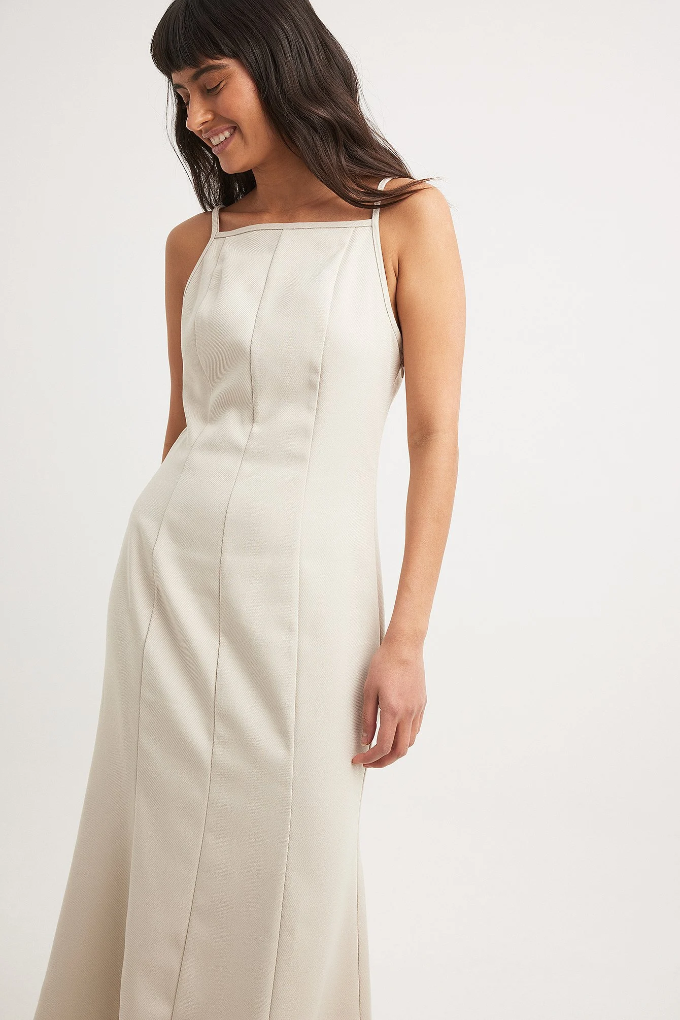 Midikleid mit tiefem Rückenausschnitt und Schnürung