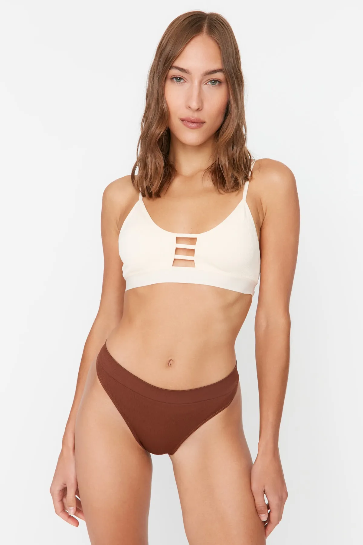 Trendyol Collection  Braun-Nude 2er-Pack nahtlose/nahtlose Tanga-Strickhöschen THMAW23KU00139