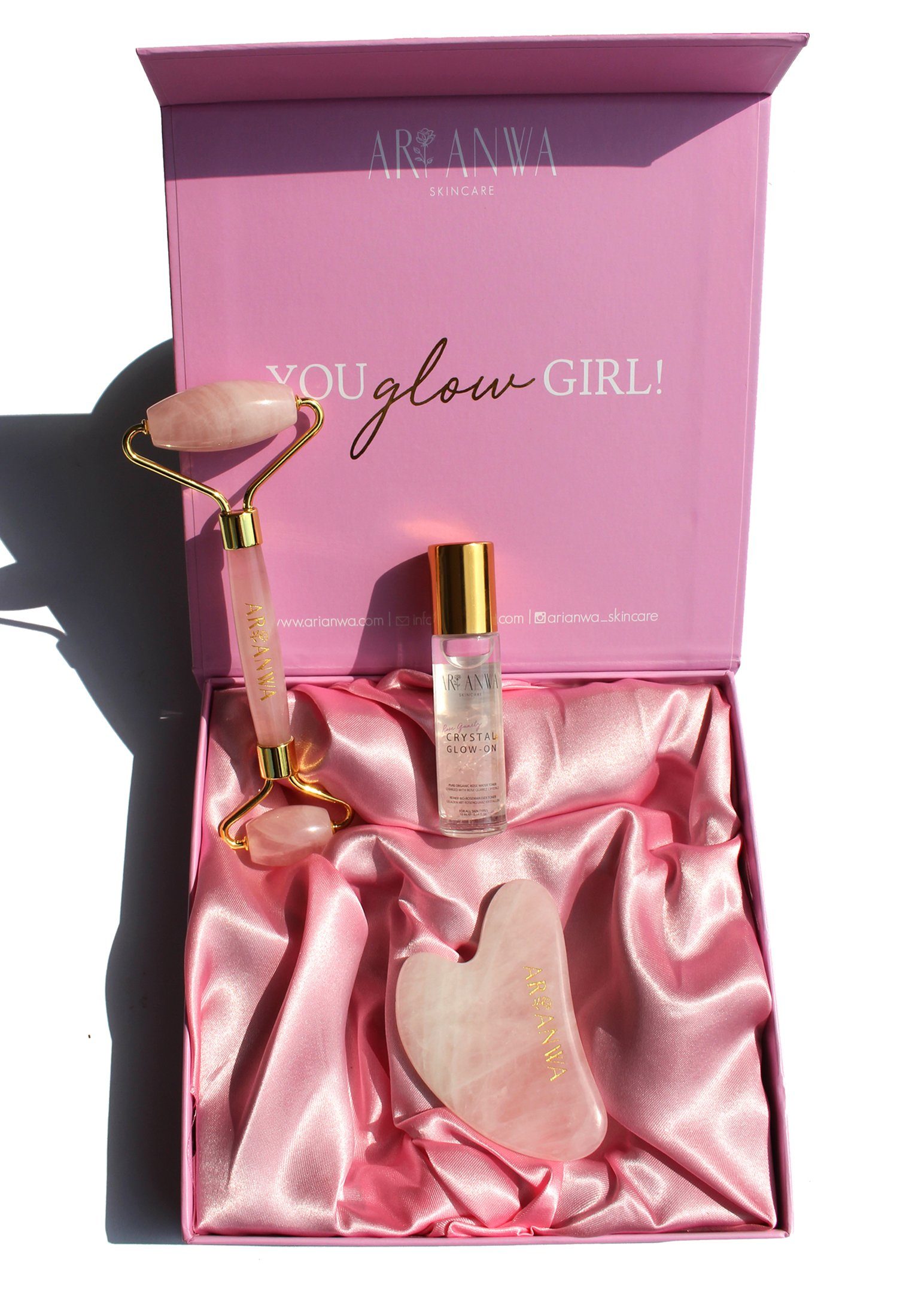 ARI ANWA Skincare Gesichtspflege-Set The Glow Kit Rose, Rosenquarz Roller + Gua Sha + Roll On Rosenwasser