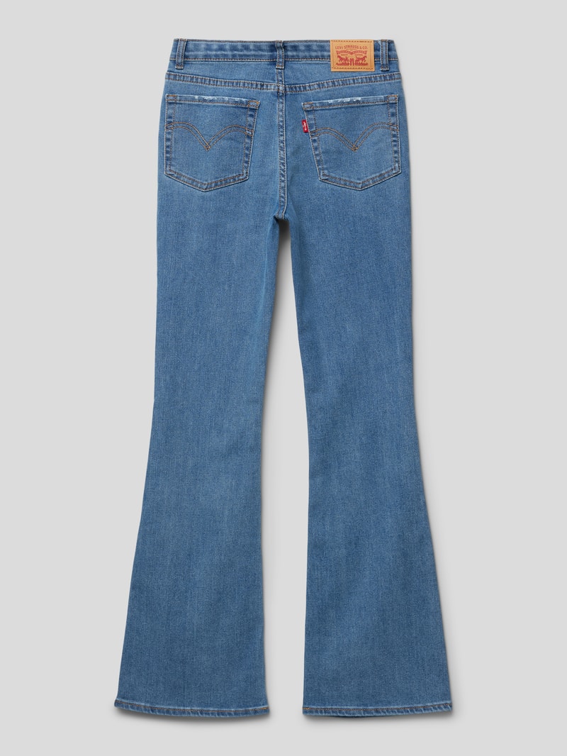 Jeans mit Label-Patch in blau