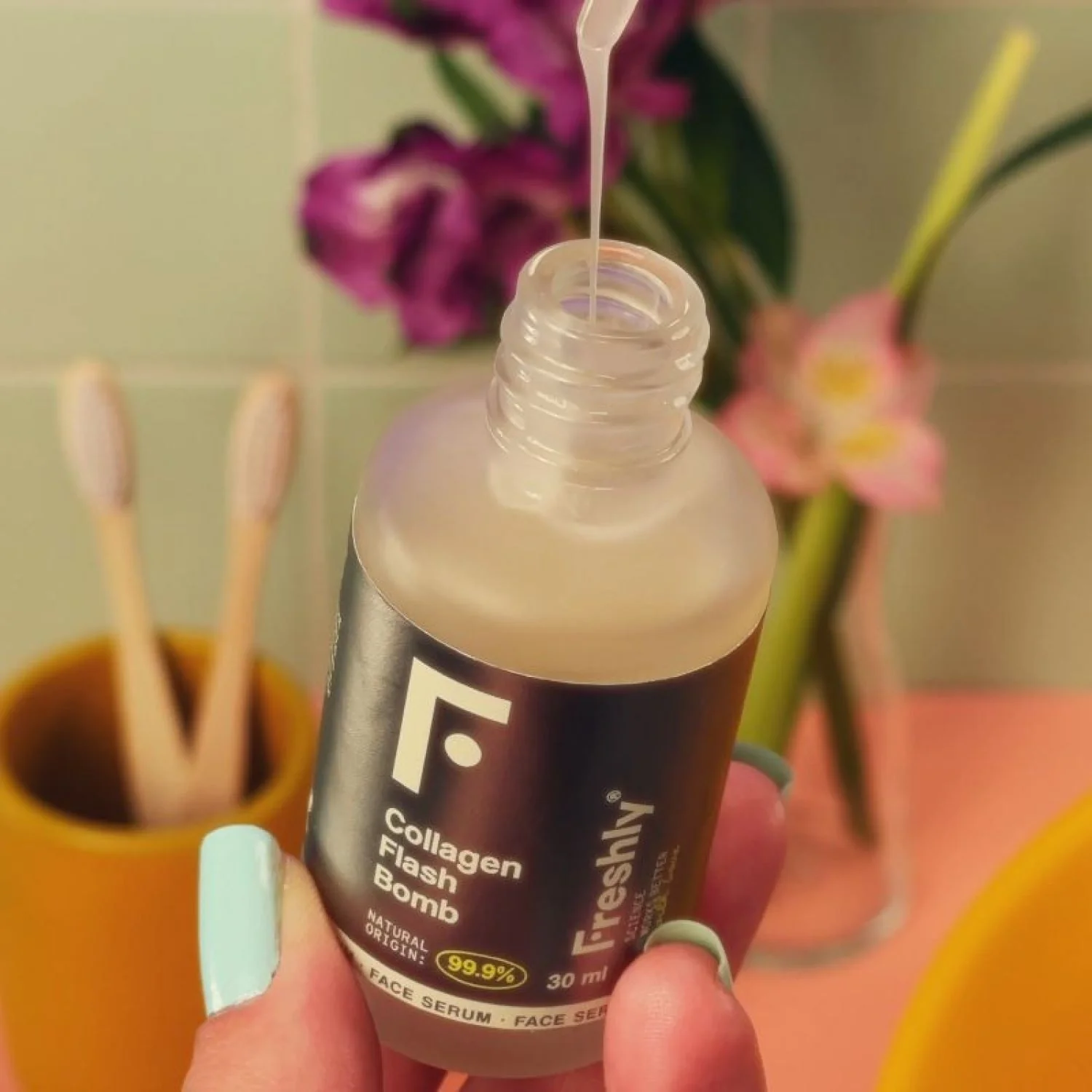 Collagen Flash Bomb Face - Ryppyjä ehkäisevä kasvoseerumi, globaalisti vaikuttava kasvoseerumi